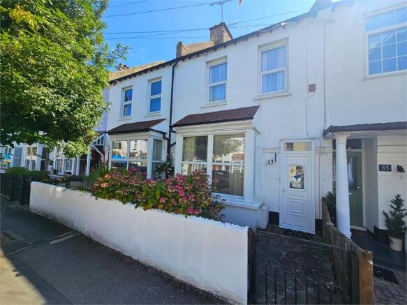 2 bed property, in Wellington Avenue, £325,000