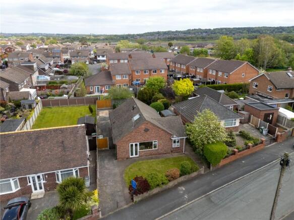4 bed property, in Chapelhill Road, £250,000