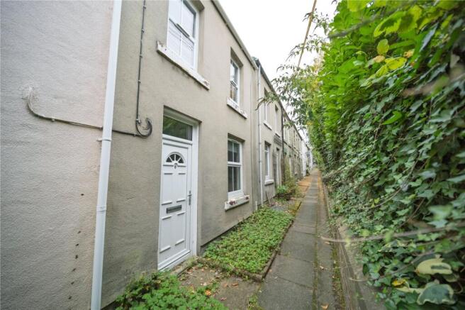 2 bed property, in Neville Terrace, £155,000