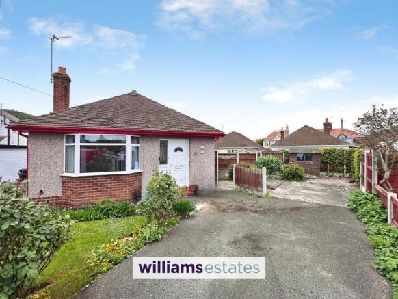 2 bed property, in Peters Close, £190,000
