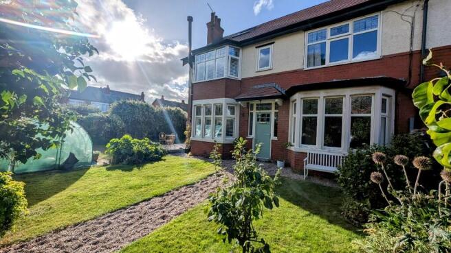 4 bed property, in Grange Road, £345,000