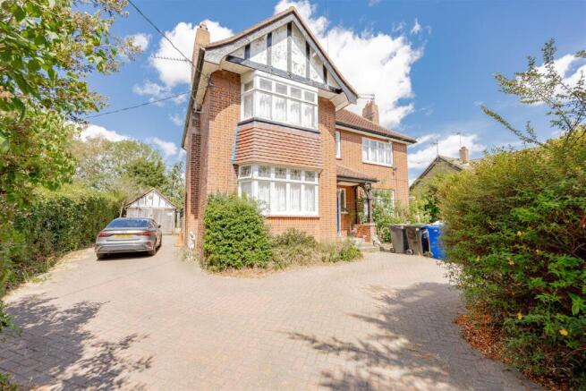 4 bed property, in Holton Road, £350,000