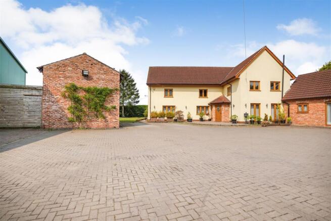 4 bed property, in Desford Lane, £895,000