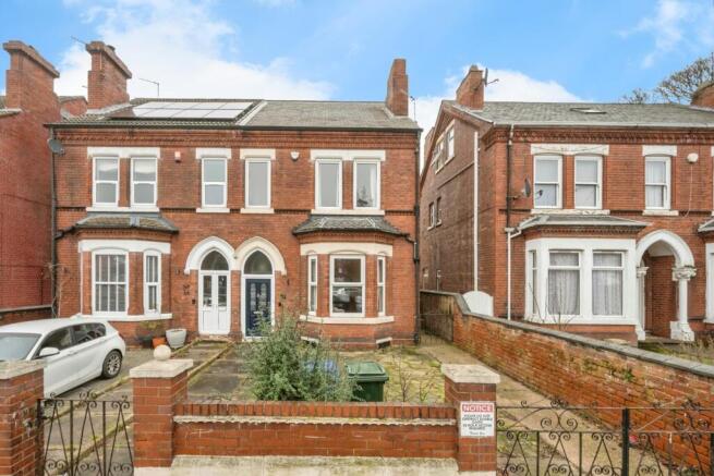 6 bed property, in St. Marys Road, £220,000