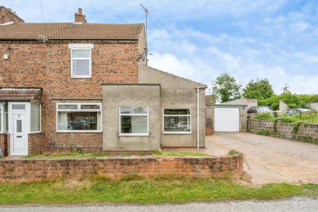 3 bed property, in Hill Gardens, £175,000
