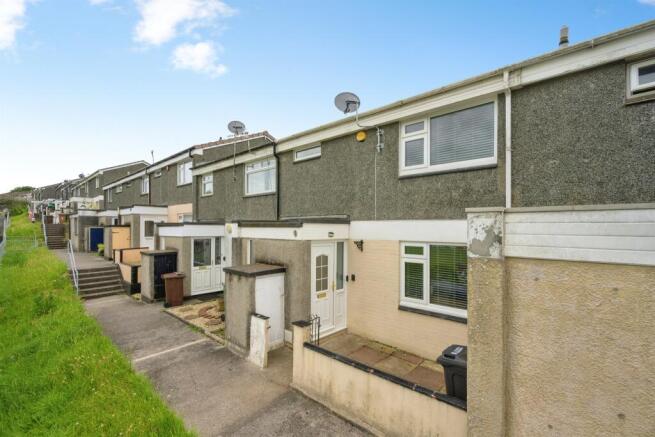 2 bed property, in Bernice Close, £175,000
