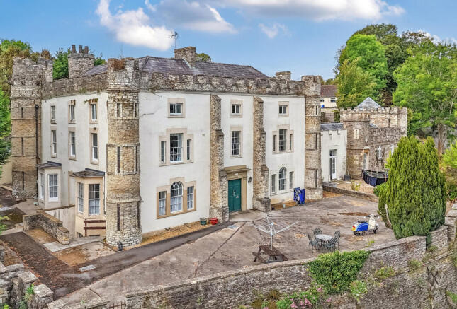 2 bed property, in Willsbridge House, £110,000