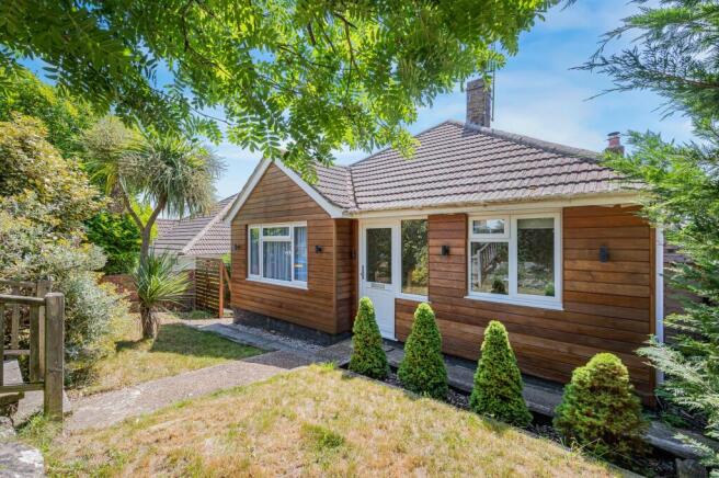 3 bed property, in Tumulus Road, £550,000