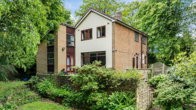 4 bed property, in Town Gate, £575,000