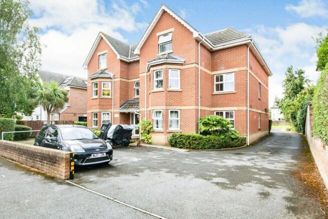 2 bed property, in Lowther Road, £160,000