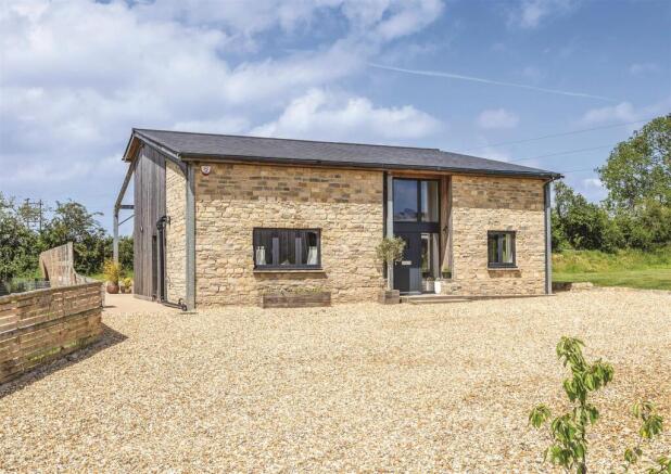 5 bed property, in Poole Keynes, £975,000