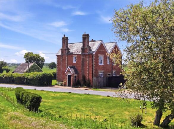 4 bed property, in Sampford Hall Lane, £750,000