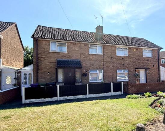 2 bed property, in Rudge Avenue, £190,000