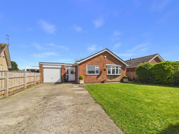 3 bed property, in Hallam Close, £260,000