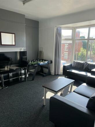 4 bed property, in Beverley Road, £250,000