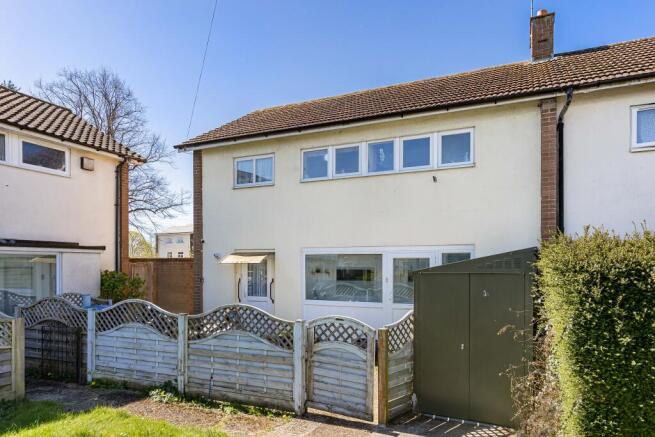 3 bed property, in Carve Ley, £350,000