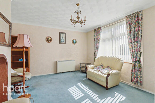 2 bed property, in Amersham Road, £375,000