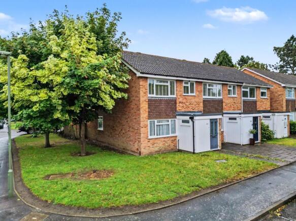 3 bed property, in Willowhayne Drive, £550,000