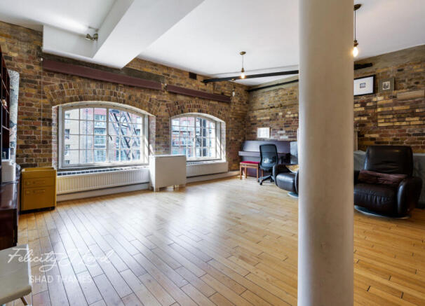 1 bed property, in New Concordia Wharf, £499,995