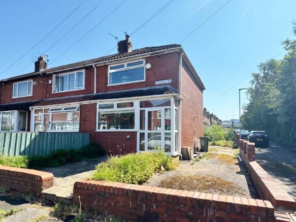 2 bed property, in Colville Road, £185,000