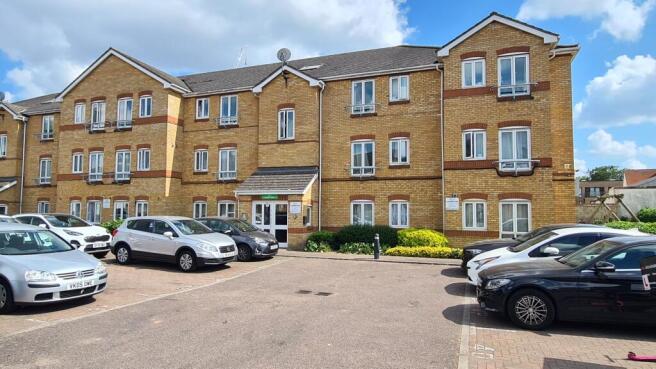 2 bed property, in Dominion Close, £315,000