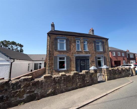 4 bed property, in Clayton Road, £425,000