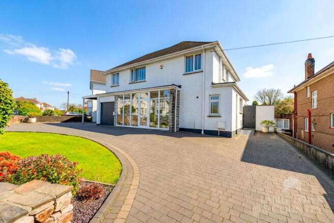 4 bed property, in The Drive, £685,000