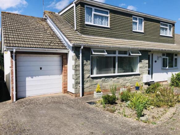 4 bed property, in Westway, £465,000