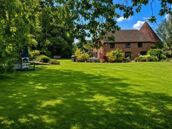 3 bed property, in Wateringbury Road, £1,350,000
