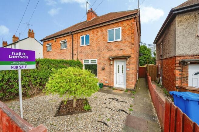 3 bed property, in Willowcroft Road, £150,000