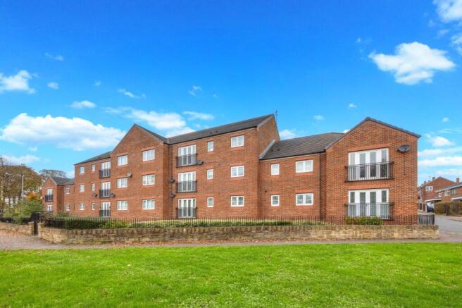 2 bed property, in Dovecliffe View, £100,000