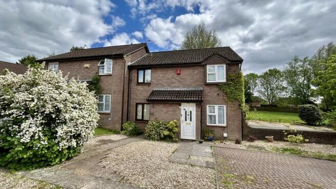 2 bed property, in Lyric Way, £220,000