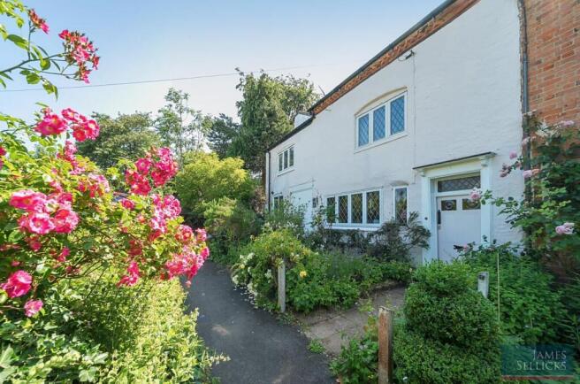 4 bed property, in Bank House, £475,000