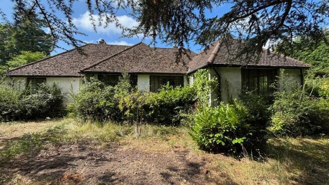 3 bed property, in Close to Ludshott Common, £750,000