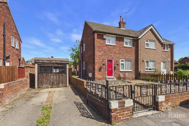 2 bed property, in Gannet Close, £130,000
