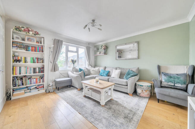 3 bed property, in Quebec Gardens, £280,000