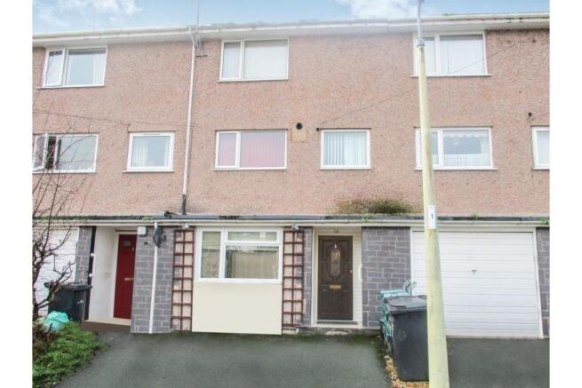 3 bed property, in Scotland Street, £200,000