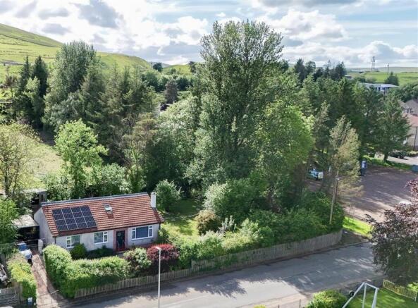 4 bed property, in Carlisle Road, £299,995