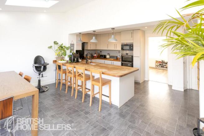 3 bed property, in Earlstone Crescent, £375,000