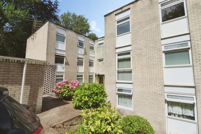 1 bed property, in Cogan Pill Road, £40,000