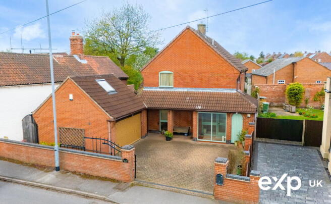3 bed property, in Pear Tree House, £375,000