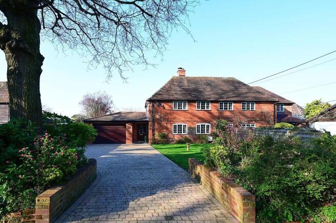 3 bed property, in Vicarage Road, £725,000