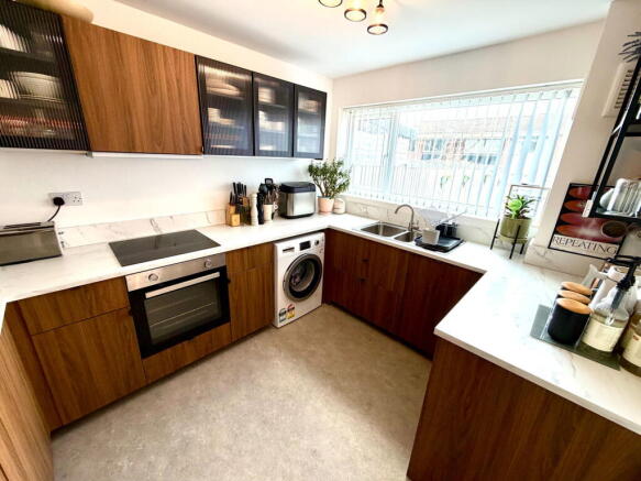 3 bed property, in A Stylish Modern Home Offering Excellent Value For Money & Close To Amenities, £310,000