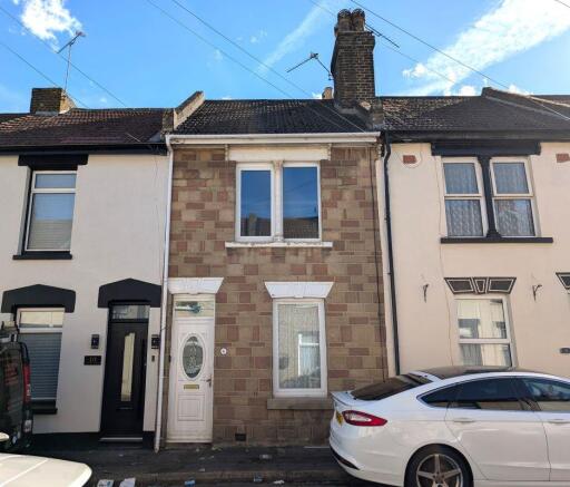 3 bed property, in 8 Roach Street, £90,000
