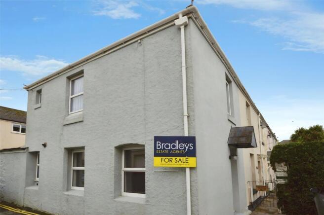 1 bed property, in St James Place, £82,000