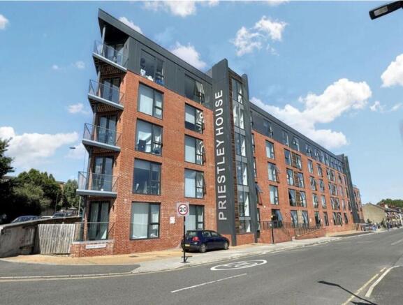 1 bed property, in Apartment 44 Royal Riverside, £60,000