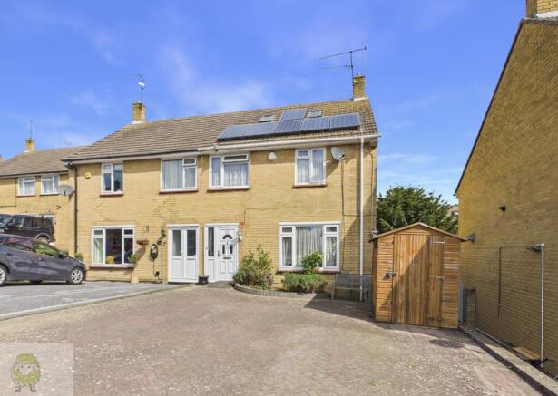 3 bed property, in Charles Drive, £325,000