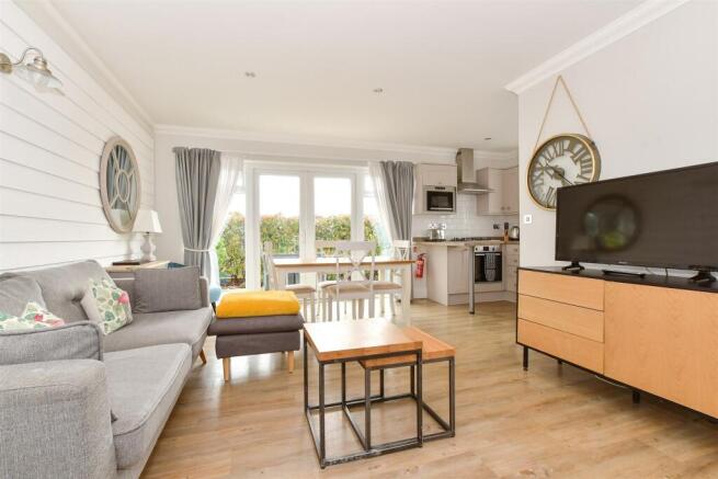2 bed property, in Fort Warden Road, £120,000