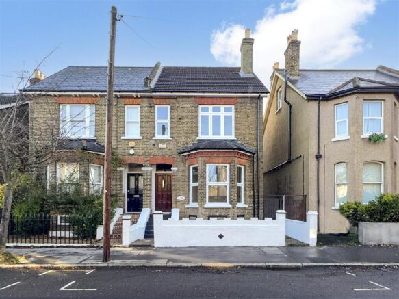 4 bed property, in Alexandra Road, £625,000