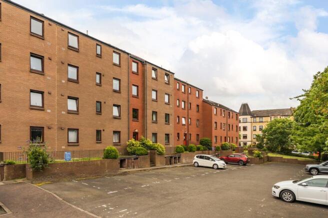 1 bed property, in 60/5 Bryson Road, £190,000